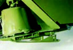 Adjusting the cutting height by changing the position of the heel of the disc mower